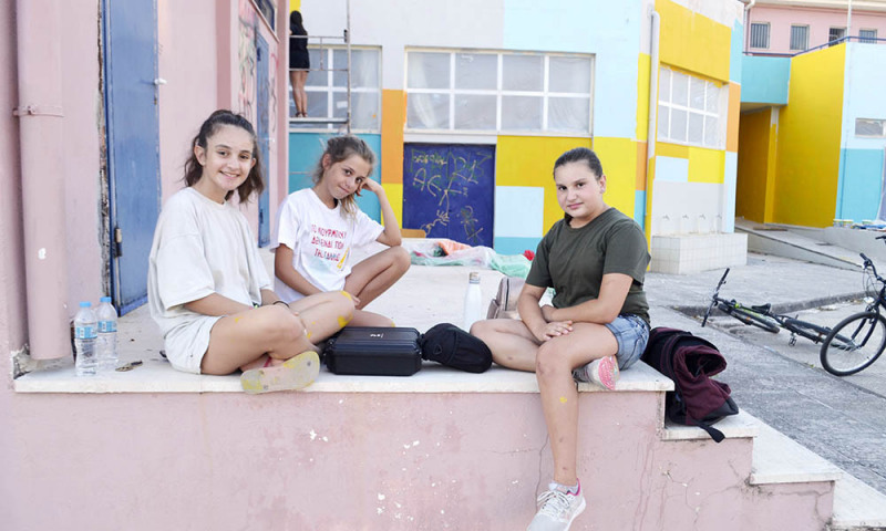 students helping